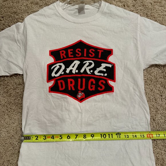Resist Drugs D.A.R.E Badge - WHITE T-SHIRT - SIZE SMALL - Picture 6 of 7